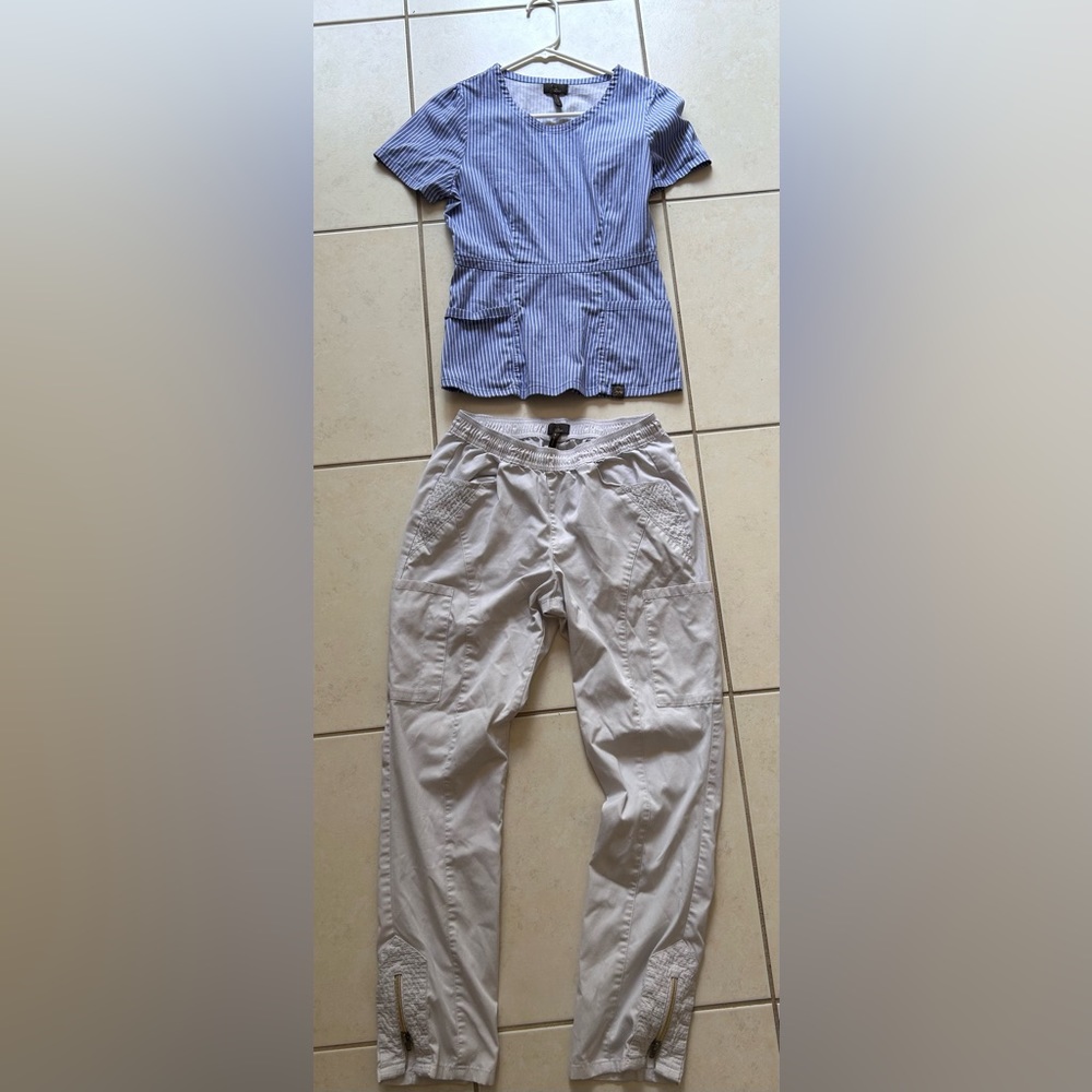 Jaanuu scrub set